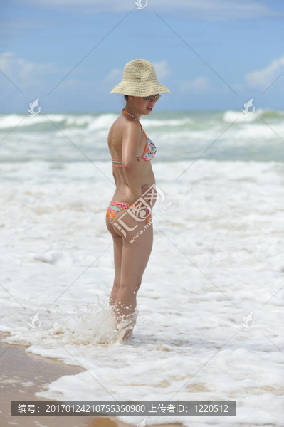 在海灘上放松