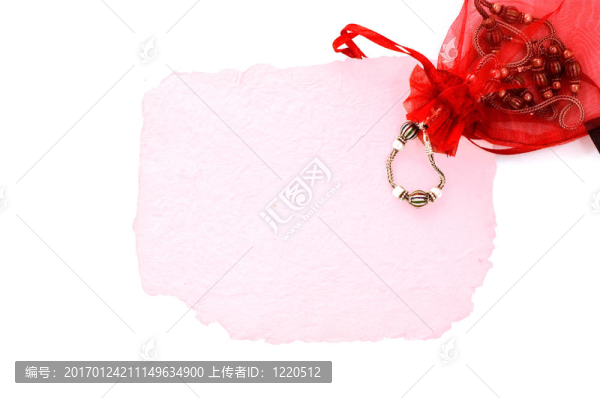 空粉紅色的空白與珠寶