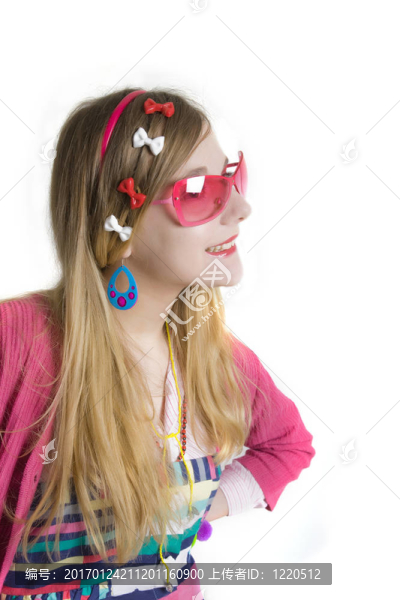 在粉紅色的思安glases少年-匯圖網(wǎng) www.fosd68.com 在粉紅色的思安glases少年