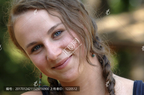 漂亮女孩的辮子