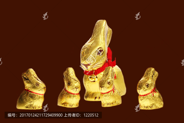 金色的巧克力復(fù)活節(jié)兔子