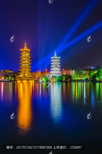 不同背景燈光的桂林日月雙塔夜