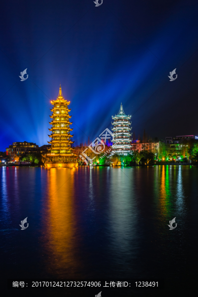 不同背景燈光的桂林日月雙塔夜