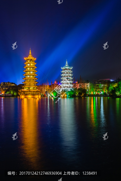 不同背景燈光的桂林日月雙塔夜