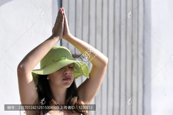 漂亮的女孩在夏天summerpretty女孩冒充冒充