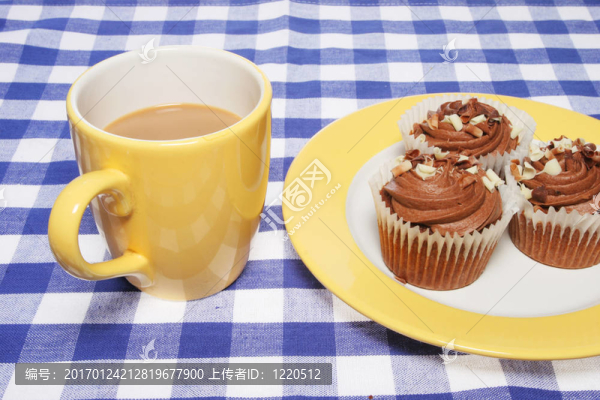 咖啡和杯子蛋糕