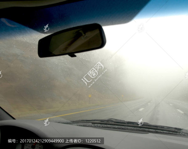 汽車擋風玻璃的摘要