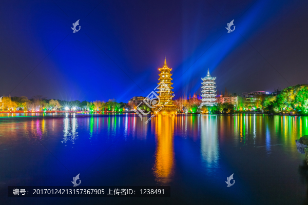 不同背景燈光的桂林日月雙塔夜