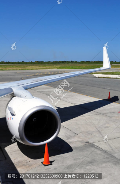 航空運(yùn)輸：噴氣發(fā)動機(jī)和機(jī)翼細(xì)節(jié)