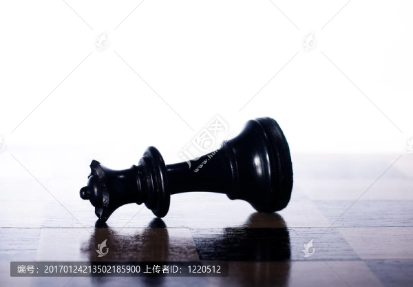 墮落的黑皇后棋盤上