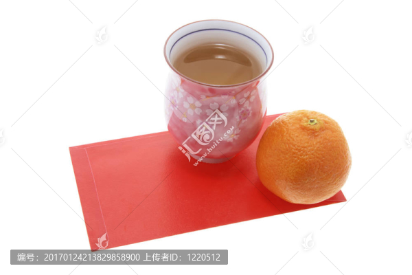 普通話；茶杯和紅色的包