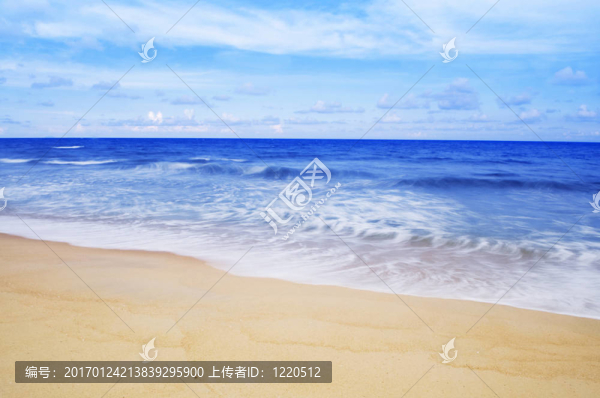 藍(lán)色海灘。