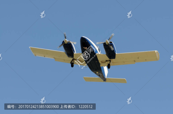 輕型飛機(jī)
