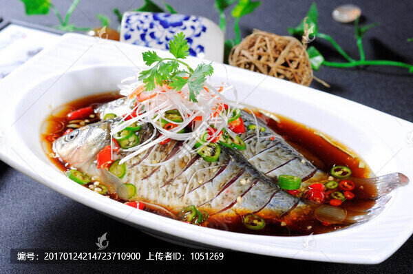 熱拌鯽魚