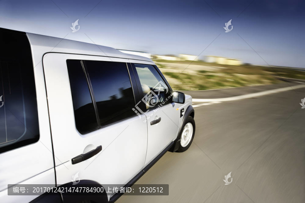 四驅(qū)車運(yùn)動(dòng)