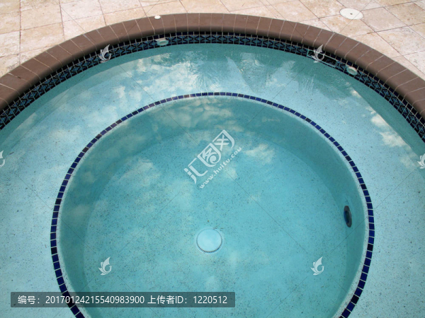 墨西哥灣游泳池的平靜水域