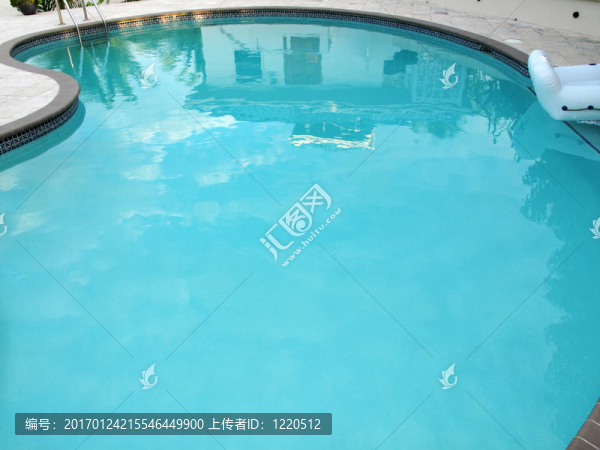 墨西哥灣游泳池的平靜水域-匯圖網(wǎng) www.fosd68.com 墨西哥灣游泳池的平靜水域