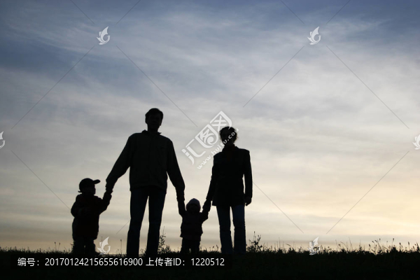 四個(gè)家庭在天空