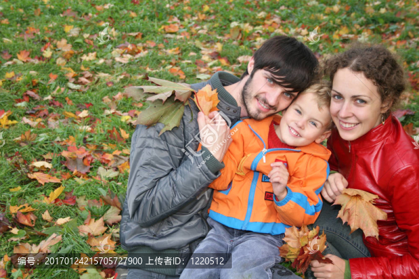 秋天的家庭-匯圖網(wǎng) www.fosd68.com 秋天的家庭