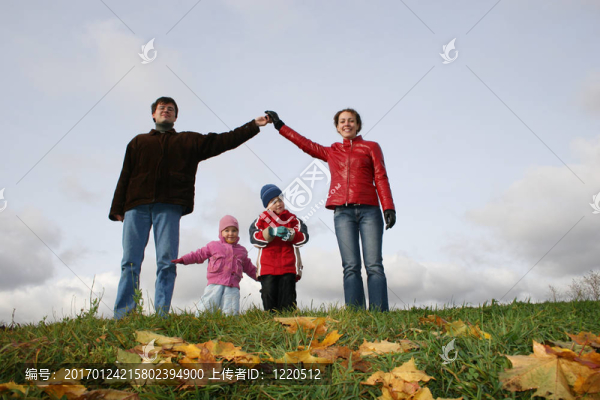 家庭兒童。秋天