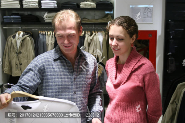 偶買的T恤