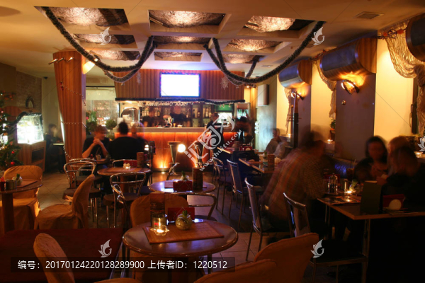 夜晚的咖啡廳室內(nèi)-匯圖網(wǎng) www.fosd68.com 夜晚的咖啡廳室內(nèi)