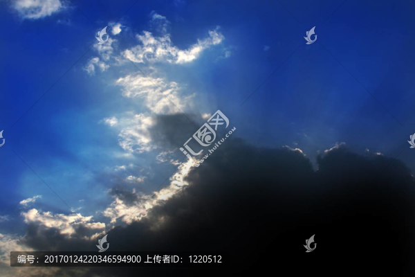 太陽在云層后面