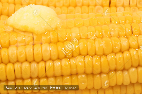 融化的黃油甜玉米