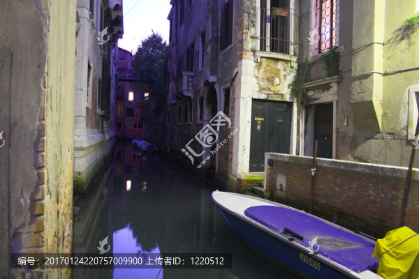 夜間小運(yùn)河-匯圖網(wǎng) www.fosd68.com 夜間小運(yùn)河