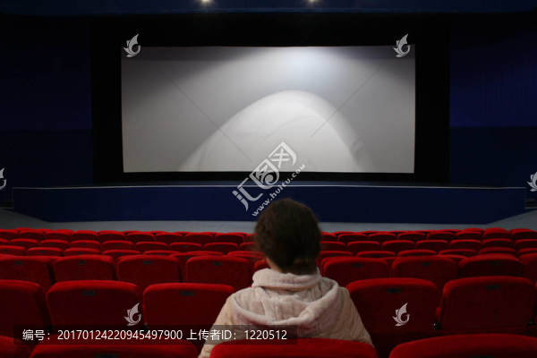 女孩在電影院