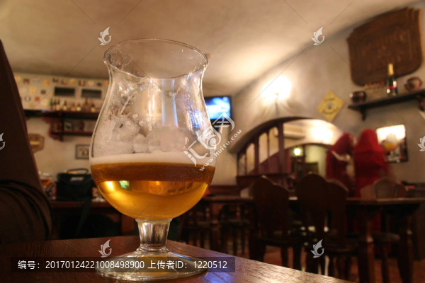 酒吧啤酒