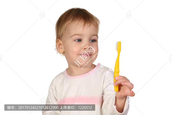 帶牙刷的嬰兒
