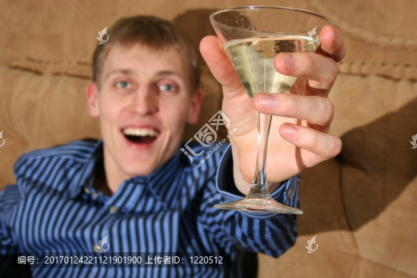 快樂男孩與馬蒂尼