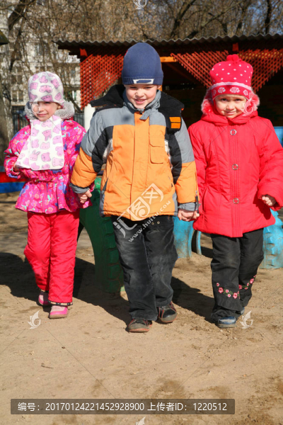 男孩與女孩在幼兒園