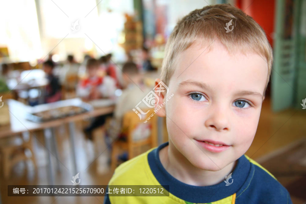 孩子在幼兒園