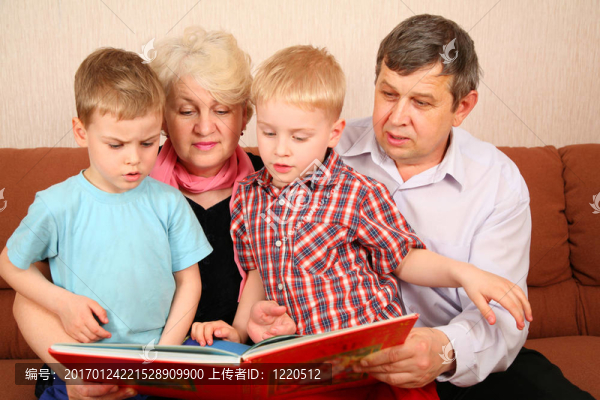 祖父母與grandcgildren讀書