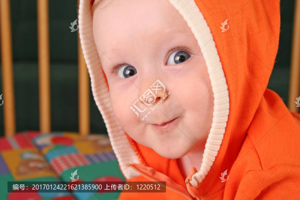 微笑男孩與遮光罩