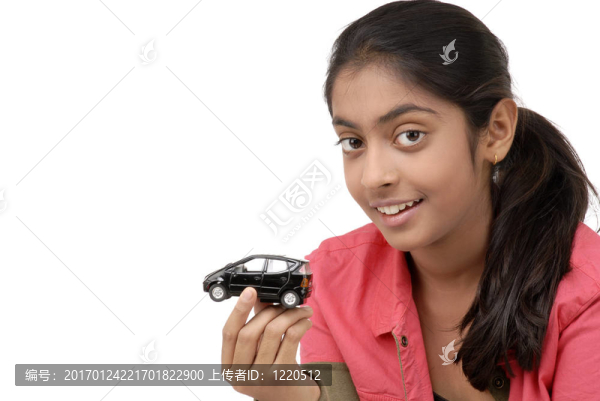 少女抱車