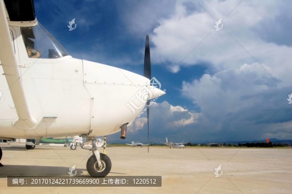 機(jī)場(chǎng)？？