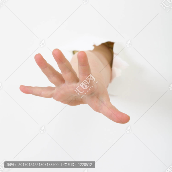 孩子的手從洞里伸出來