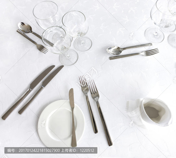 桌上的餐具