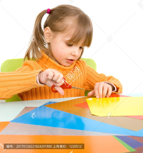 紙剪刀女孩-匯圖網(wǎng) www.fosd68.com 紙剪刀女孩