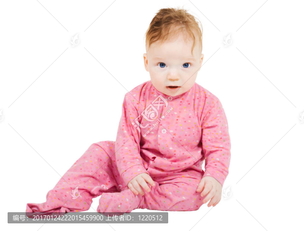 在平的睡衣的小孩