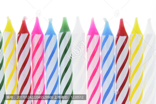 一排生日蠟燭