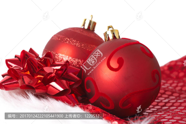 紅色的圣誕裝飾品在Santa的帽子