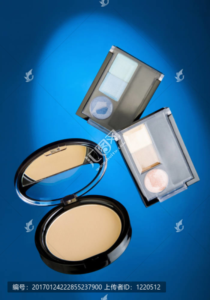 藍色背景化妝品