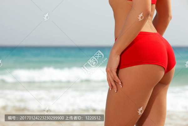 健身在海灘上