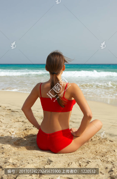 瑜伽在海灘上