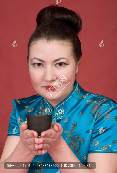 日本女孩的茶杯