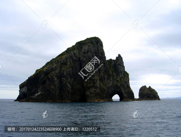 石中洞（motukokako島）；新西蘭